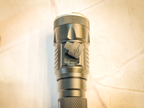 Đèn pin SOFIRN SF84 sáng 900 lumen chiếu xa 310m pin 18650 sạc Micro-USB