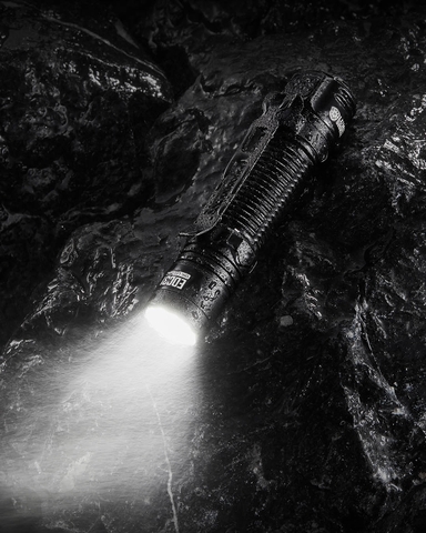 Đèn pin NITECORE EDC31 sáng 3500 Lumens chiếu xa 380m nhỏ gọn kiêm tác chiến