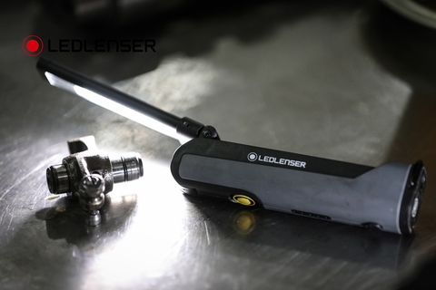 Đèn pin công nghiệp LEDLENSER IW5R Flex độ sáng 600 lumen sử dụng 1 pin 18650 2600mAh