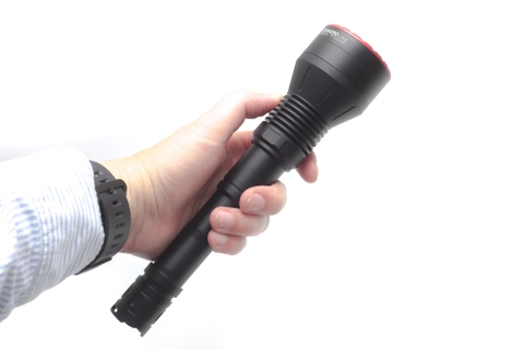 Đèn laser trắng MAXTOCH L2KD tầm chiếu siêu xa 3200m độ sáng 650 lumen sử dụng 2 pin Li-ion 21700 5000 mAh kèm theo