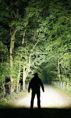 Đèn pin NITECORE EDC37 – Siêu sáng 8000 Lm, pin 8000mAh, sạc nhanh 18W, màn hình OLED