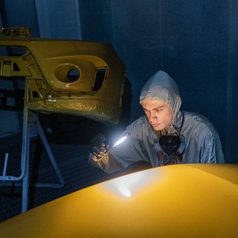 Đèn pin công nghiệp Ledlenser W7R Work – 600 lumen, ánh sáng trắng & UV, đầu xoay gập