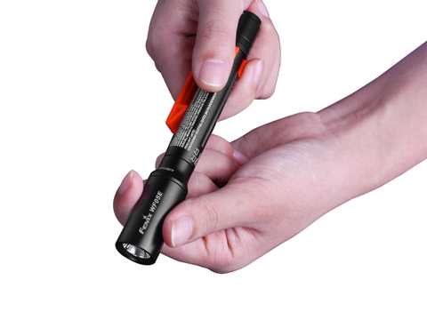 Đèn pin công nghiệp FENIX WF05E độ sáng 85 lumen tầm chiếu xa 54m chống cháy nổ sử dụng 2 pin kiềm AAA