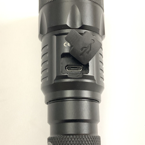 Đèn pin SOFIRN SF84 sáng 900 lumen chiếu xa 310m pin 18650 sạc Micro-USB