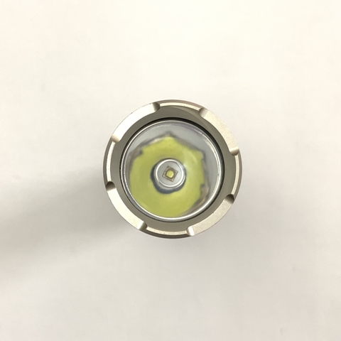 Đèn pin SOFIRN SF84 sáng 900 lumen chiếu xa 310m pin 18650 sạc Micro-USB