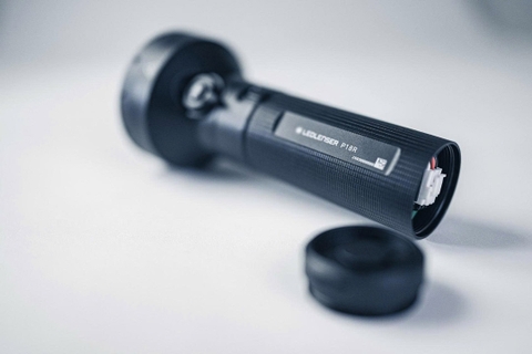 Đèn pin tìm kiếm LEDLENSER P18R  – Siêu sáng 6500 Lumens, Chiếu xa 600m, độ hoàn màu cao