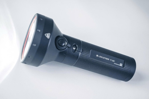 Đèn pin tìm kiếm LEDLENSER P18R  – Siêu sáng 6500 Lumens, Chiếu xa 600m, độ hoàn màu cao