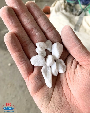 SNOW WHITE PEBBLE STONE