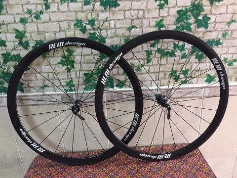 Wheelset REAL design tubular Cacbon. Like new