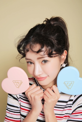 LOVE 3CE HEART HAND MIRROR