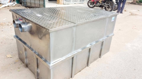 Ứng dụng bể tách mỡ ba ngăn trong công trình xử lý nước thải