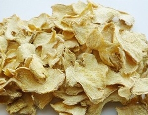 Dried ginger flakes