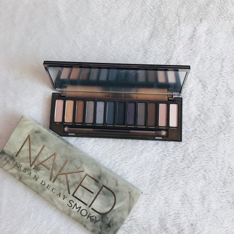 Phấn Mắt Urban Decay Naked Smoky Palette