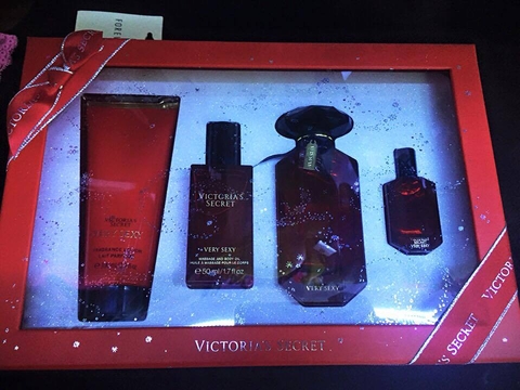 GIFT SET  NƯỚC HOA VERY SEXY