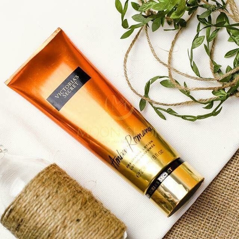 DƯỠNG THỂ NƯỚC HOA VICTORIA'S SECRET AMBER ROMANCE FRAGRANCE LOTION 236ML