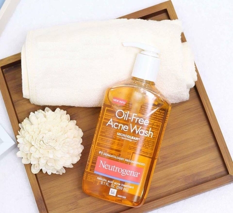 Sữa Rửa Mặt Neutrogena Oil-Free Acne Wash