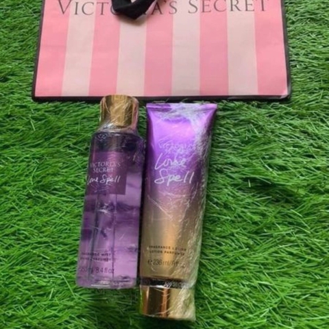 SÉT DƯỠNG THỂ VICTORIA’s SECRET AMBER ROMANCE