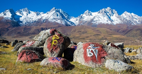 Mani Stone - Nghệ thuật Dân gian Huyền bí Tây Tạng