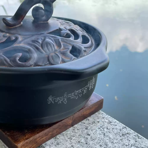Lư gốm cúng khói  - khắc lục đạo kim cương chú