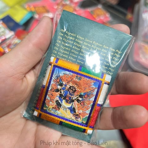 Amulet  Linh phù hộ thân
