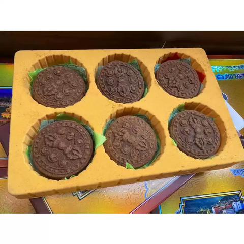 Bánh cúng và bột cúng khói Lục Đạo Kim Cương do Tu viện Kathok chế tác