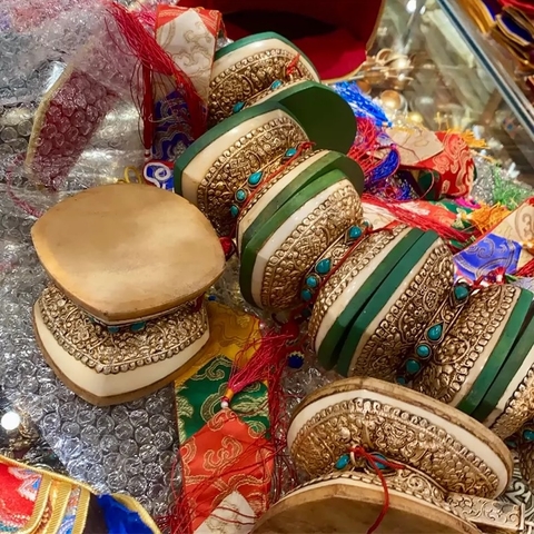 Trống Damaru làm từ da cừu