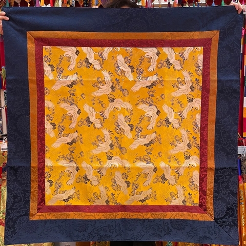 Khăn gấm trải bàn