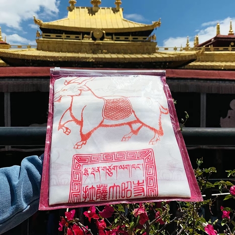 Khăn Khata lụa Tây Tạng Đại Chiêu Tự Lhasa – Khata cát tường cao cấp, màu trắng hoặc vàng, kích thước lớn, sản phẩm của người Tạng