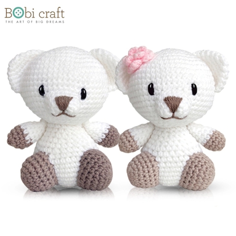 Bobbie & Lizzie ngồi Couple