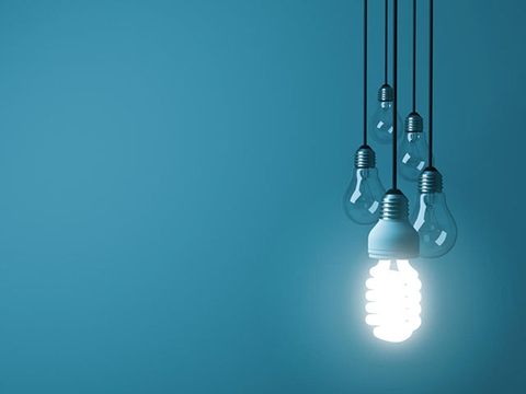 Giữa đèn compact và đèn LED thì hộ gia đình nên sử dụng loại đèn nào?