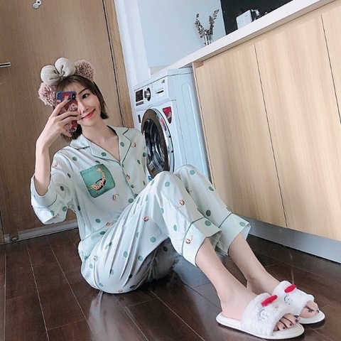 Bộ ngủ pijama lụa cao cấp quần dài tay dài chấm bi phối túi áo