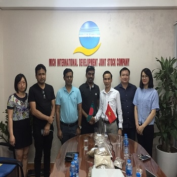 Ông Nguyễn Văn Hai - Tổng Giám Đốc tiếp đón các đối tác đến từ Banglasesh