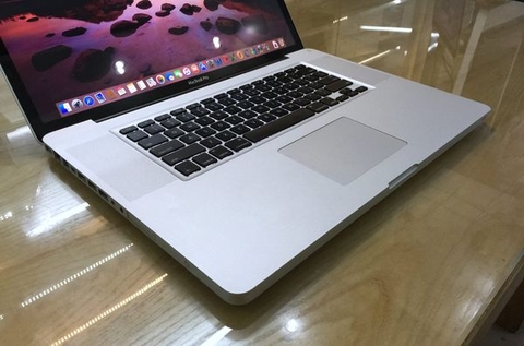 MacBook Pro MC024 17