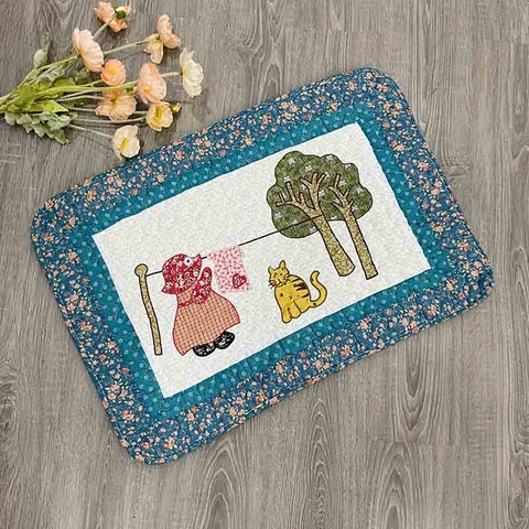 Thảm chùi chân - Cô gái và mèo vàng - xanh dương - TCC10208