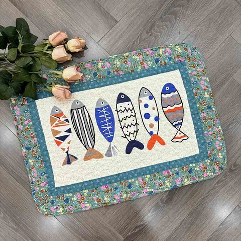 Thảm chùi chân - Cá 6 con viền hoa tím xanh - TCC11511