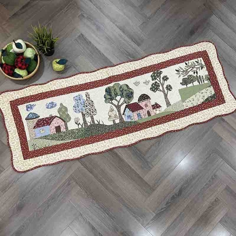 Thảm dài - Cây và nhà - viền hoa đỏ - TDA06416