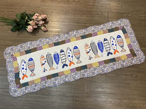 Thảm dài - Cá 6 con viền chấm bi xanh dương - TDA11510