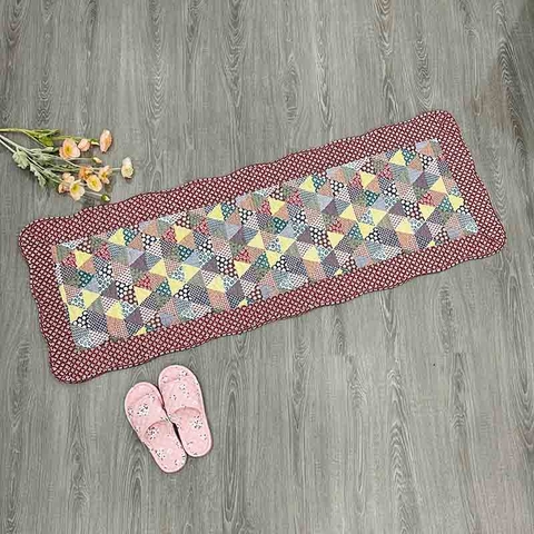 Thảm dài - Tam giác nhỏ nhiều màu viền đỏ - TDA36902