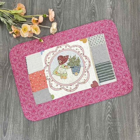 Thảm chùi chân - Cô bé và cún con - Hồng cánh sen - TCC12608