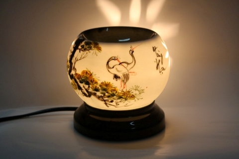 Ý nghĩa mẫu vẽ Tùng hạc trên đèn xông tinh dầu Hoàng Phát