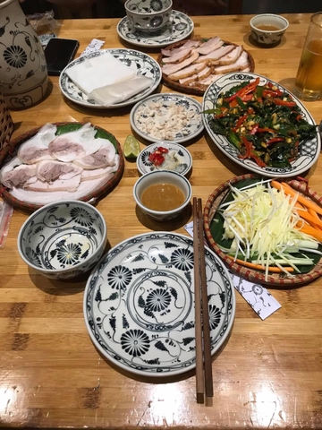Bộ đồ ăn hoa dây tràm trắng cho nhà hàng cổ xưa