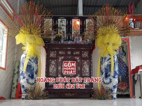 Lục bình Lý ngư vọng nguyệt  men lam cao cấp Bát Tràng khách ở Điện Biên