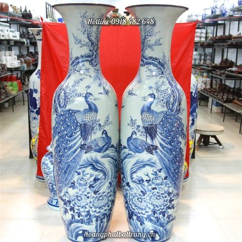 Lục bình men lam vẽ kỹ cảnh công đào phù dung