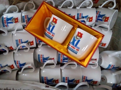 Cốc in ấn logo dành tặng khách hàng, đối tác nhân ngày kỷ niệm