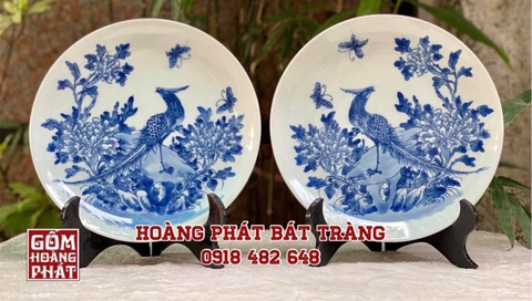 Đĩa cảnh Chim trĩ hoa phù dung men lam vẽ kỹ Bát Tràng đường kính 24cm