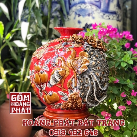 Bình hút tài lộc Công Đào Phú Quý đắp nổi màu đỏ Bát Tràng H38cm BHL87