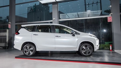 So sánh xe ô tô Mitsubishi Xpander và xe ô tô  Suzuki XL7 .