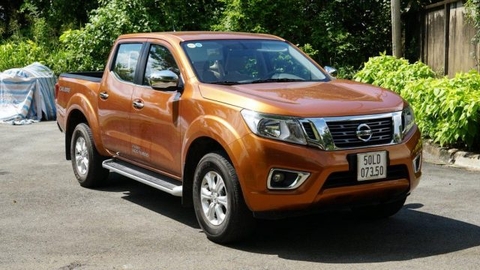 So sánh xe ô tô  Nissan Navara và xe ô tô  Toyota Hilux