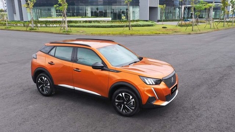 So sánh xe ô tô Peugeot 2008 2021 và xe ô tô Toyota Corolla Cross 2021