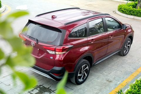 So sánh xe ô tô  Suzuki XL7 2020 và  xe ô tô Toyota Rush 2020